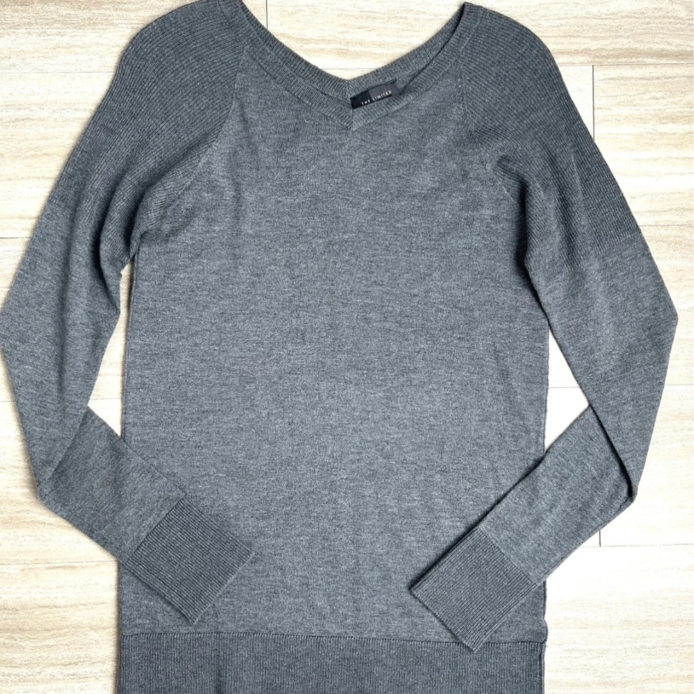 The Limited Women's V-Neck Sweater in Gray